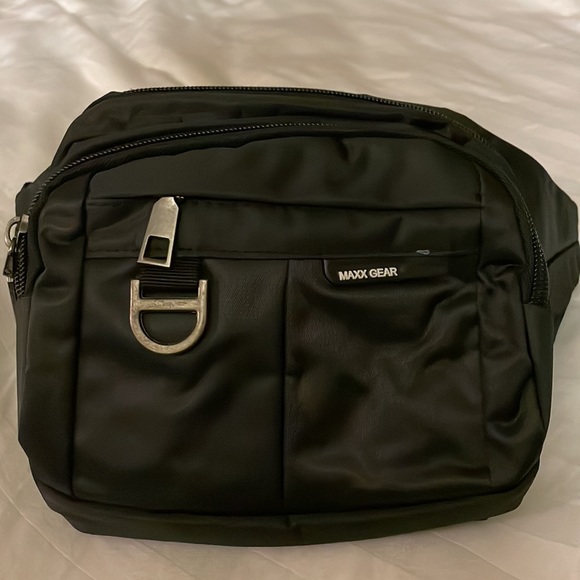 Black Unisex (waist) Fanny Pack π€ like new - Picture 4 of 5